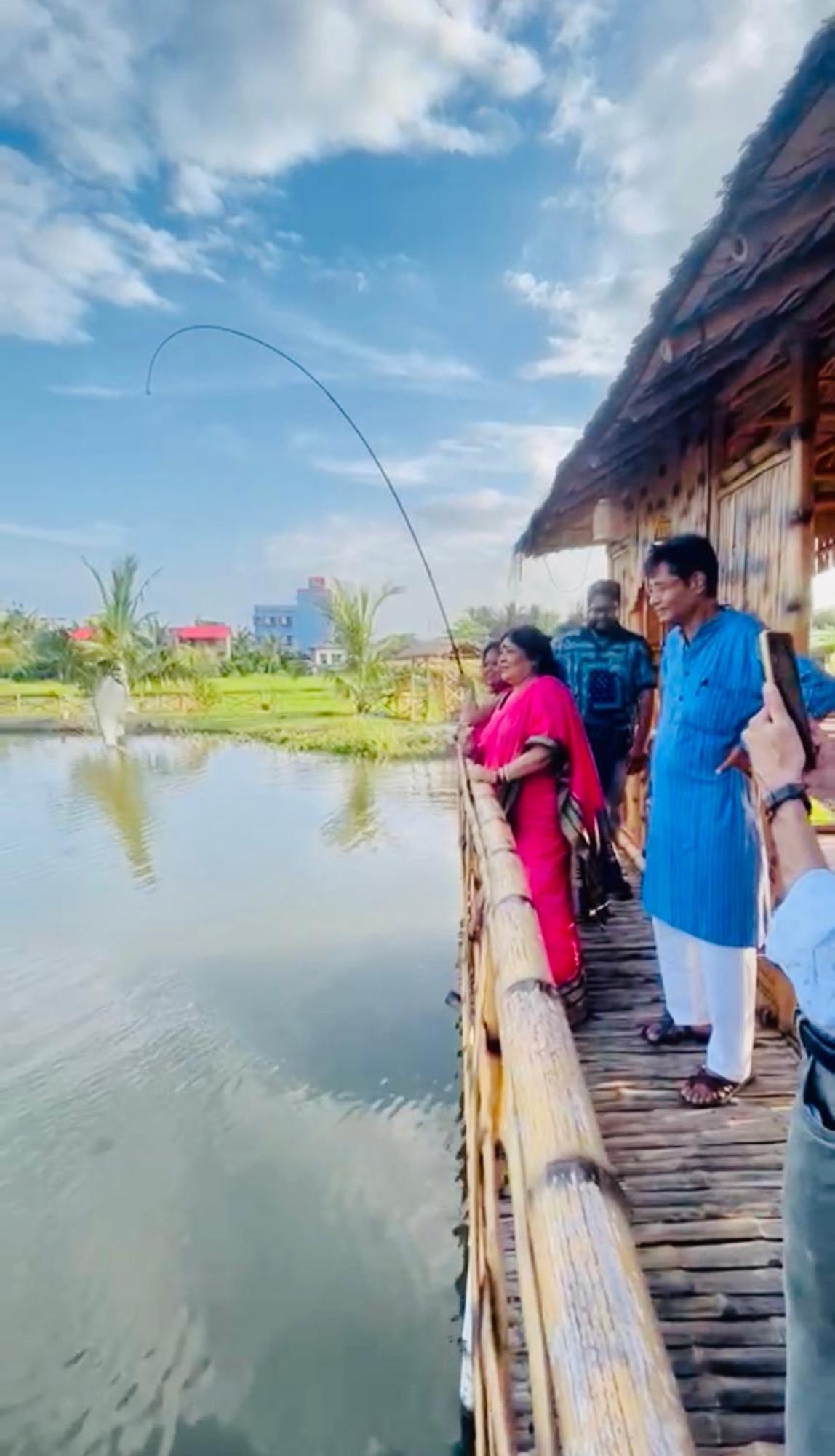 Palli Bangla Resort, Near Ruby Hospital, Anandapur コルカタ エクステリア 写真