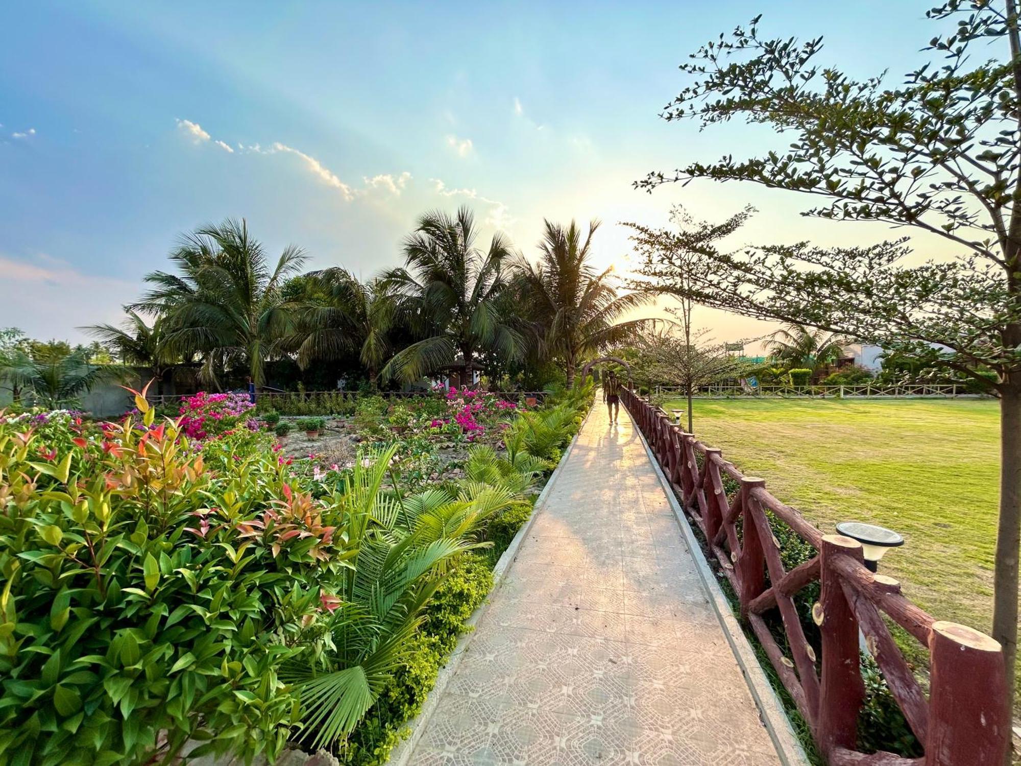 Palli Bangla Resort, Near Ruby Hospital, Anandapur コルカタ エクステリア 写真